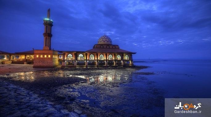 مسجد الحسین مالزی، مسجدی به روی آب