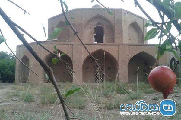 آرامگاه امیر حیدر از جاهای دیدنی جیرفت به شمار می رود آرامگاه امیر حیدر از جاهای دیدنی جیرفت به شمار می رود