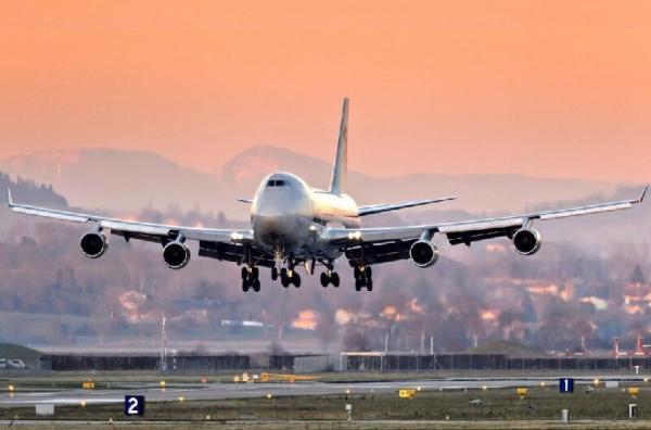 تصاویری زیبا از فرود یک بوئینگ 747 بر روی باند خیس تصاویری زیبا از فرود یک بوئینگ 747 بر روی باند خیس