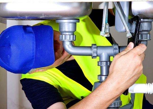 چطور متوجه نشتی لوله های خانه شویم؟