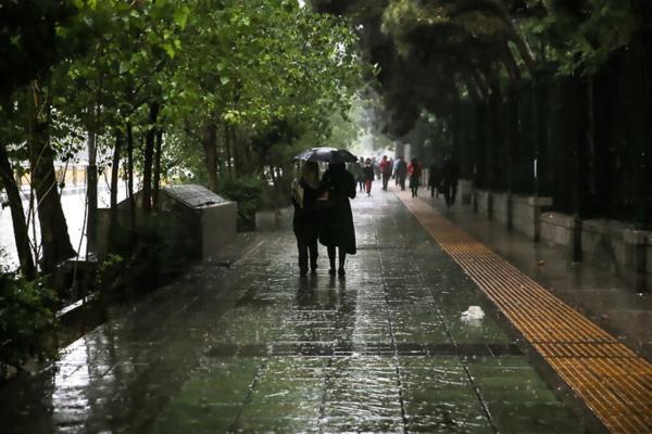 بارش شدید باران در تهران ، آماده باش نیروهای خدمات شهری بارش شدید باران در تهران ، آماده باش نیروهای خدمات شهری